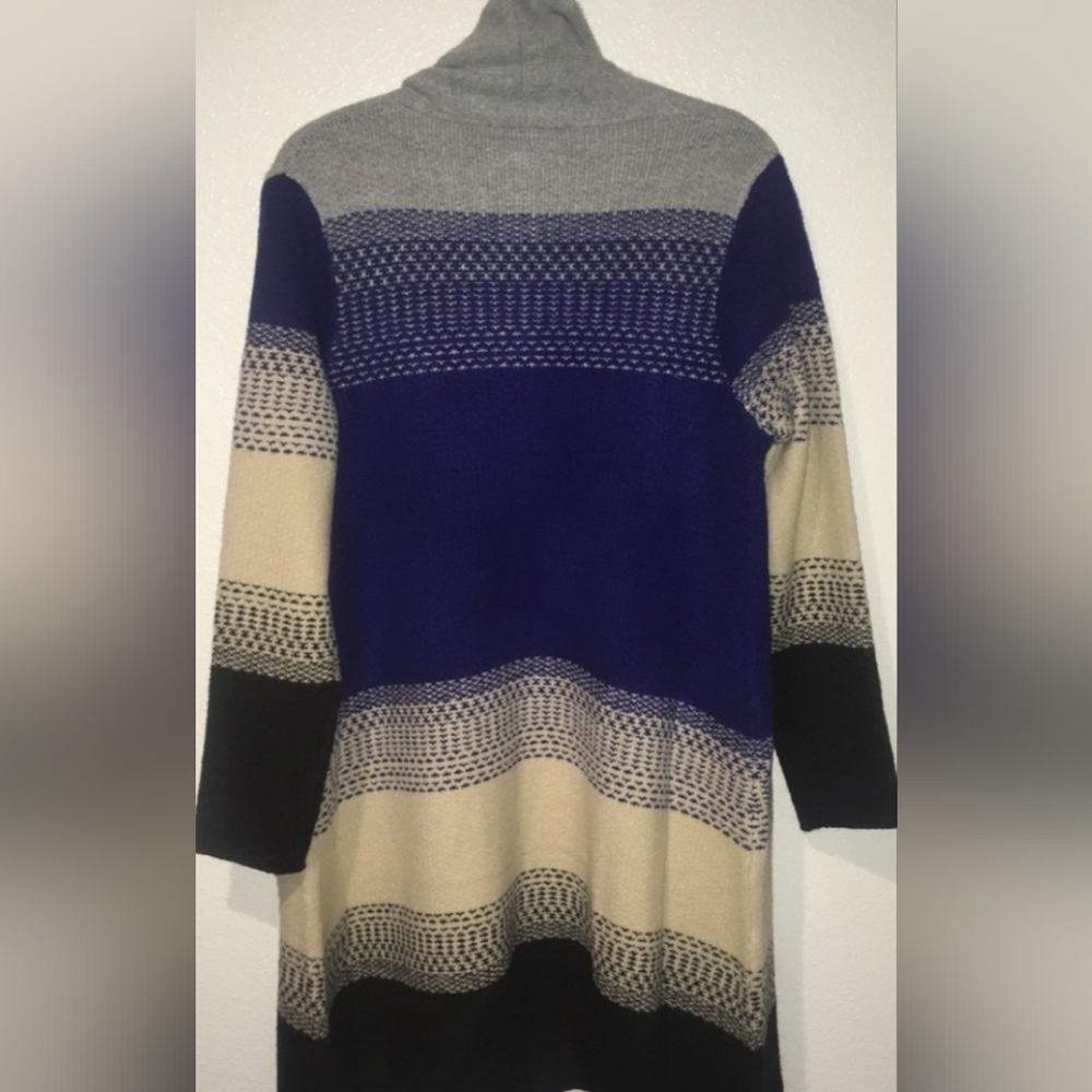Maxsport Large  Lng Blue Cream and Black gently worn Cardigan